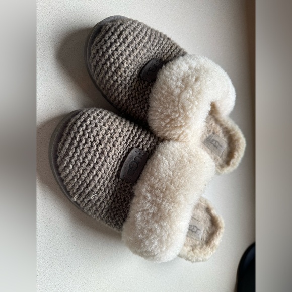 Ugh slippers - Picture 4 of 5